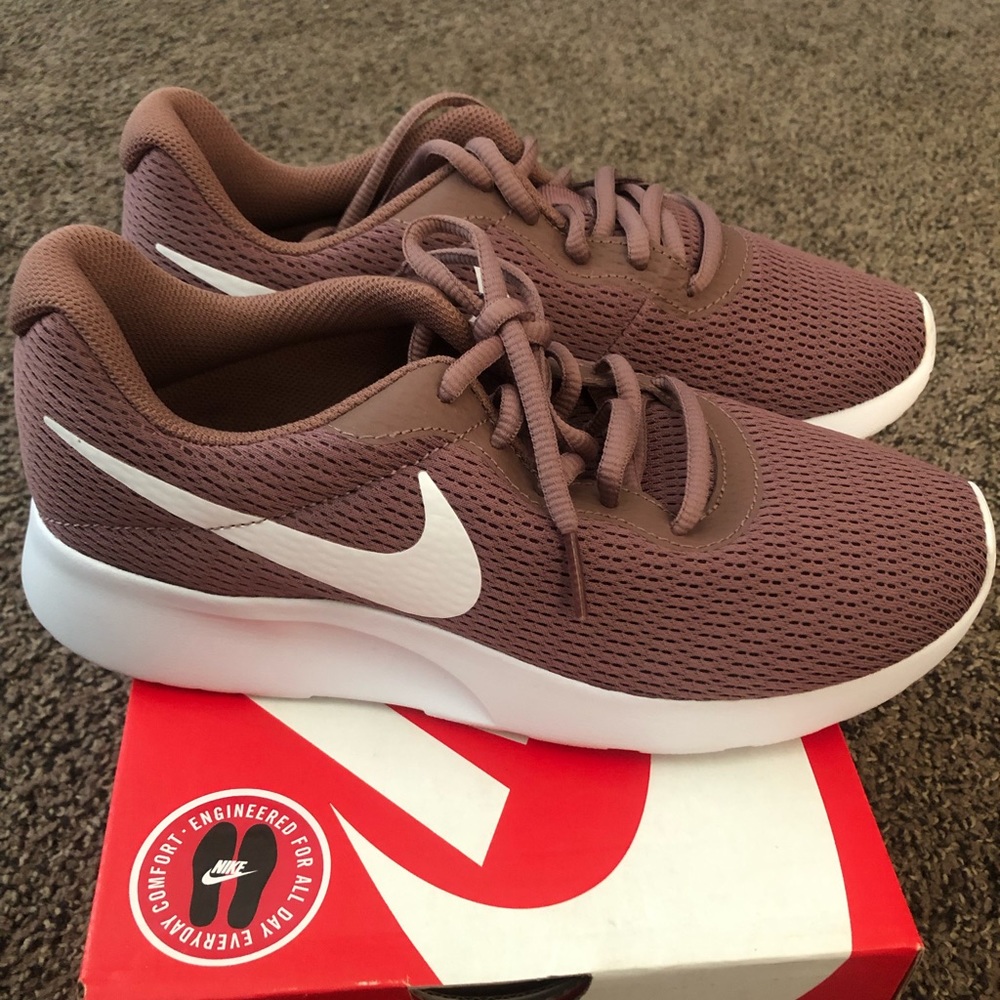 Nike Tanjun